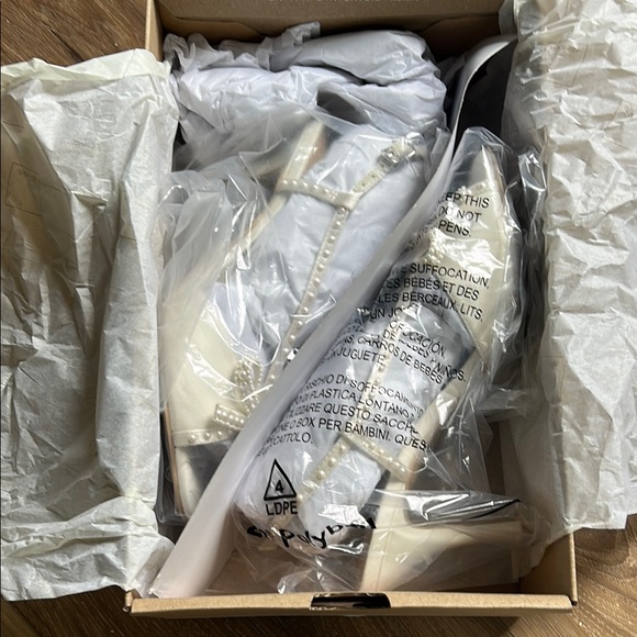 Dolce Vita White Satin Pearl Heels - Size 7 - Picture 9 of 9